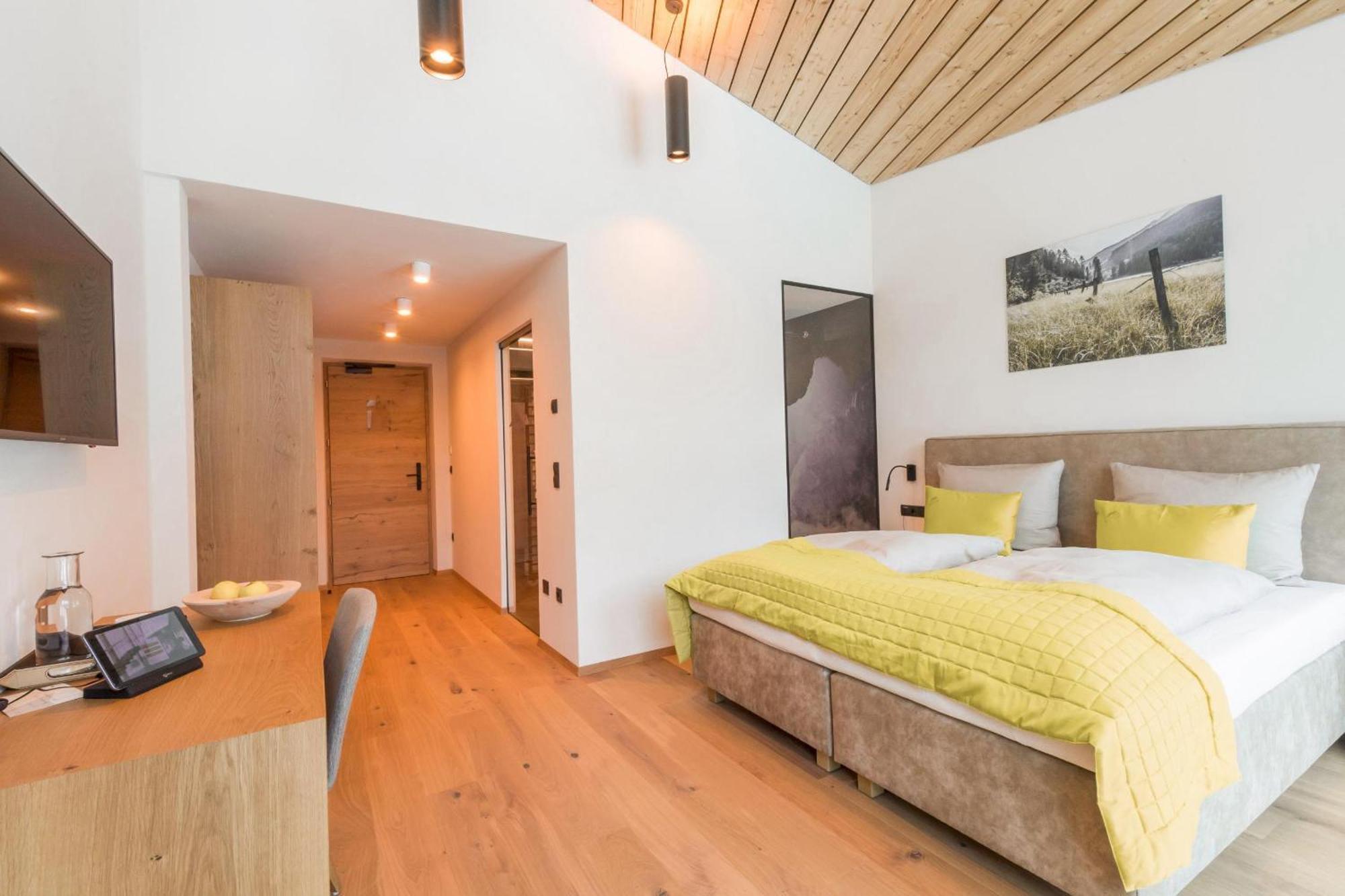 Panoramic Lotsch Hotel Sarentino Room photo