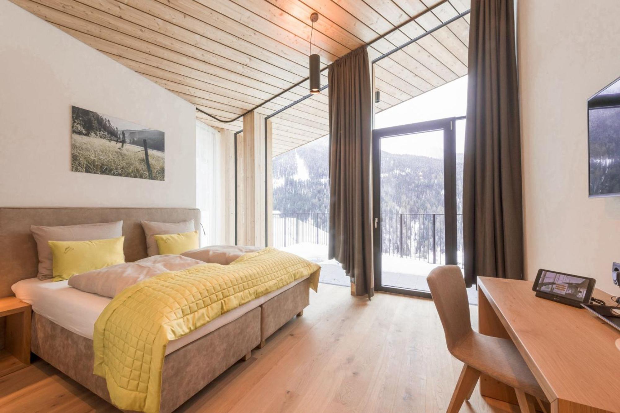 Panoramic Lotsch Hotel Sarentino Room photo